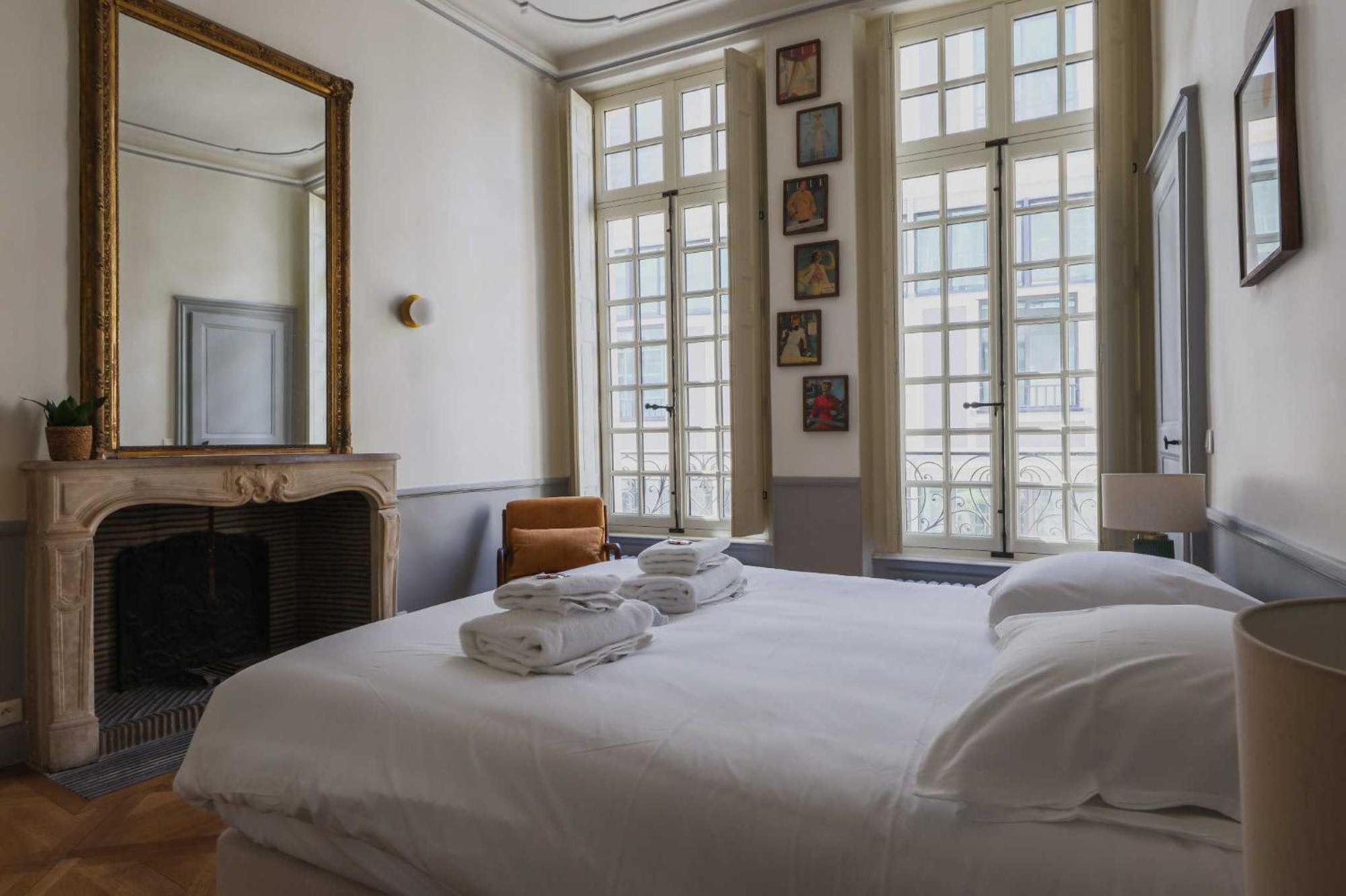 Exceptional - 2br-4p- Notre-dame Cathedral Apartment